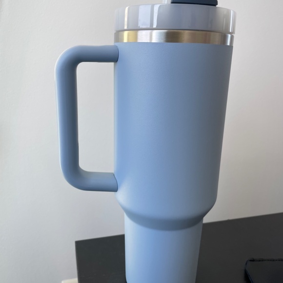 THE QUENCHER H2.0 FLOWSTATE™ TUMBLER | 40 OZ CHAMBRAY - Picture 3 of 3